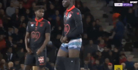 开服就炸服的《元气骑士前传》，评分为何一路狂跌？