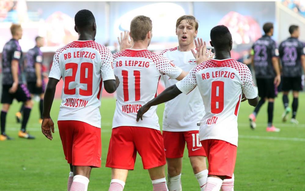 NBA：湖人险胜勇士詹姆斯30+