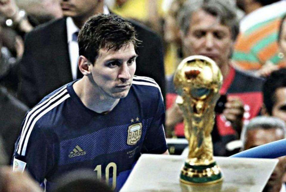 《自由篮球》能力值服饰焕新上线，圣诞潮装、活动喷漆福利好礼享不停！